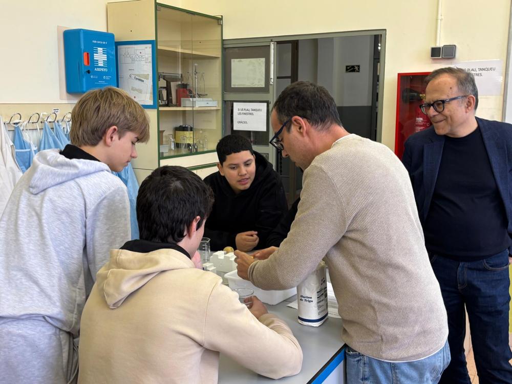 ReportatgeDesenvolupar el pensament científic a secundària: l’experiència Magnet a l’Institut Lluís Vives magnet